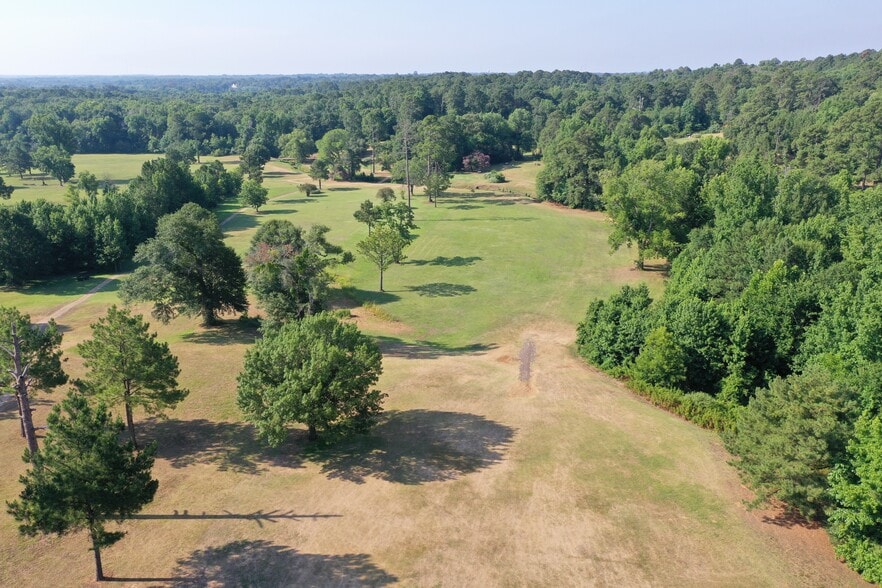 More Photos Of 2130 Country Club Rd, Palestine Golf Course Driving Range For Sale