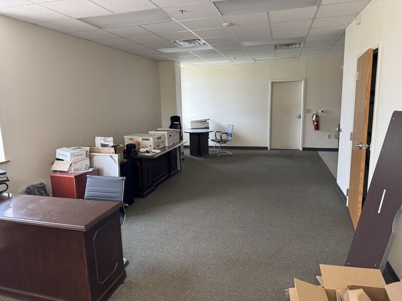 More Photos Of 4901 Esco Dr, Fort Worth Manufacturing For Lease