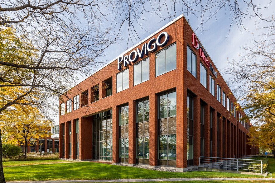 More Photos Of 400 Av Sainte-Croix, Saint-Laurent Office Residential For Lease