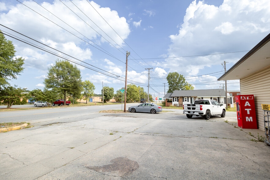More Photos Of 910 Prospect St, High Point Convenience Store For Lease
