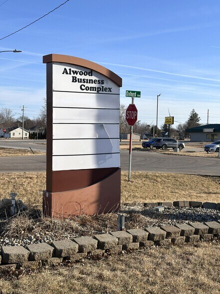 More Photos Of 220 SW 5th St, Woodhull Medical For Sale