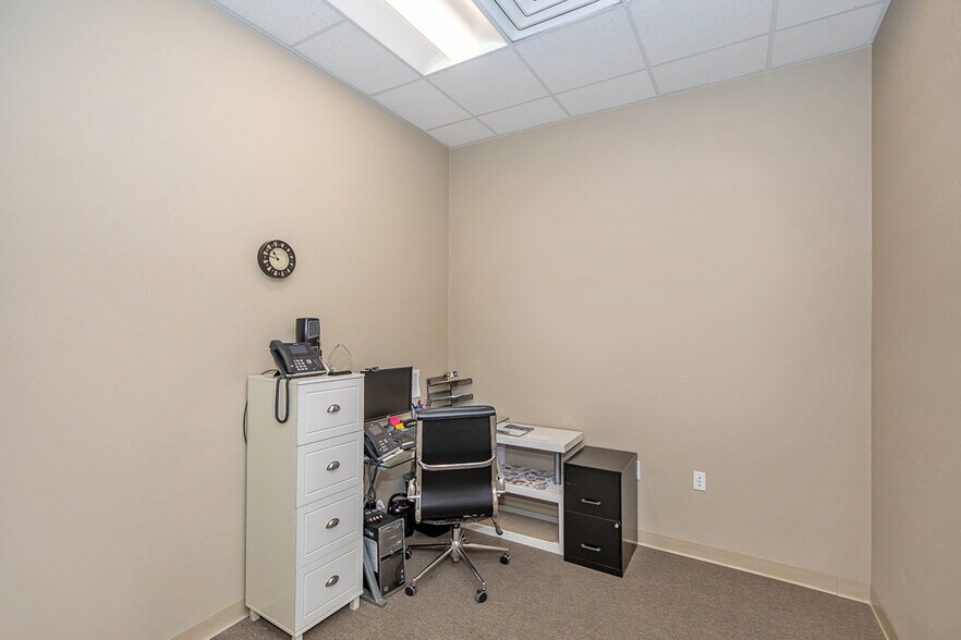 More Photos Of 11375 S Fortuna Rd, Yuma Storefront Retail Office For Sale