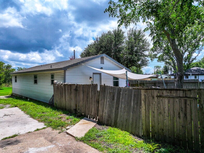 More Photos Of 400 C B Davidson, Fate Office Residential For Sale