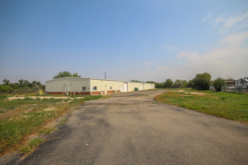 More Photos Of 1020 S Garfield Ave, Loveland Warehouse For Sale