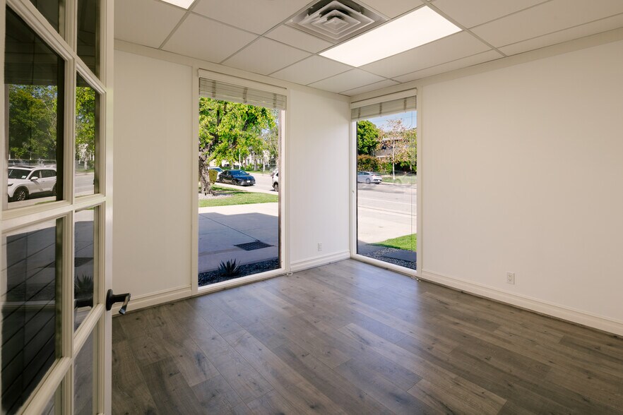 More Photos Of 2505 Canada Blvd, Glendale Office For Sale