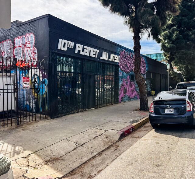 Primary Photo Of 1320 S Grand Ave, Los Angeles Warehouse For Lease