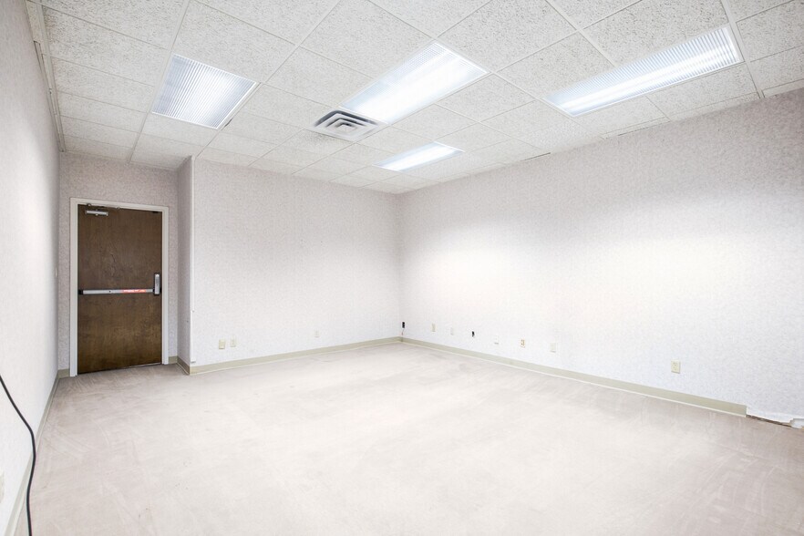 More Photos Of 5751 Uptain Rd, Chattanooga Office For Lease