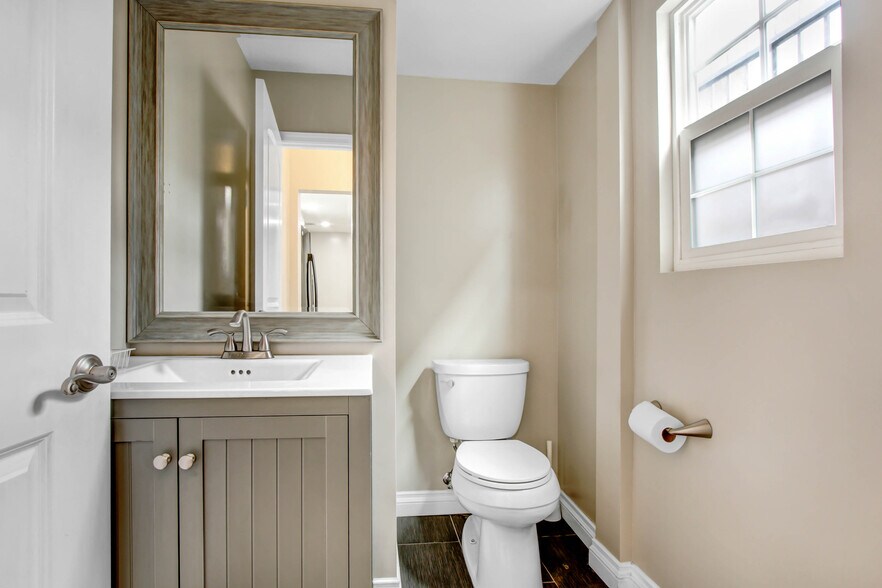 More Photos Of 5709 E Beverly Blvd, Los Angeles Office Residential For Lease