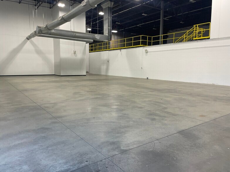 More Photos Of 208 Manufacturers Blvd, Mooresville Warehouse For Lease