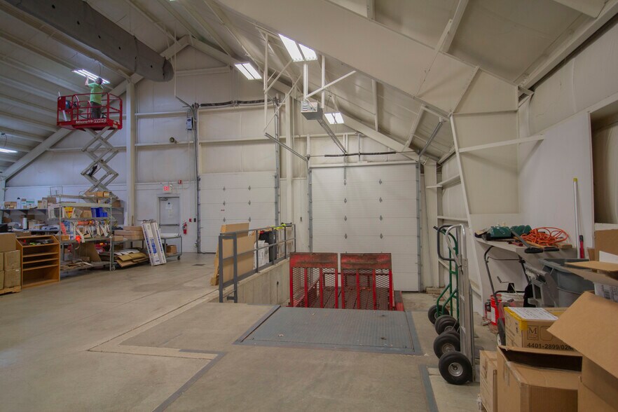 More Photos Of 5835 Venture Park Dr, Kalamazoo Light Manufacturing For Sale