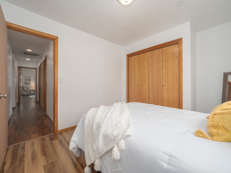 More Photos Of 402 E Washington St, Carlton Multifamily For Sale