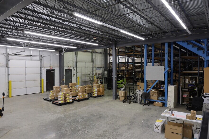 More Photos Of 645 N US Highway 31, Greenwood Freestanding For Sale