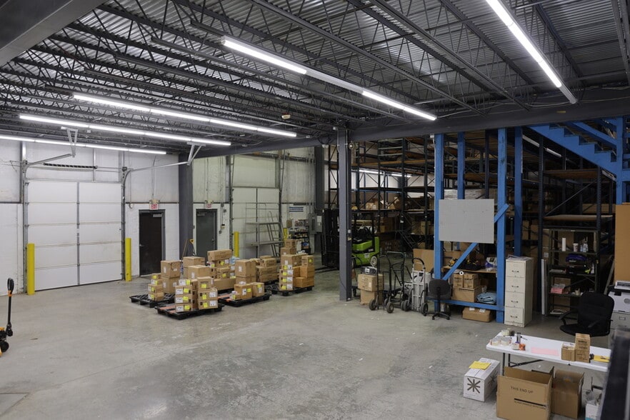 More Photos Of 645 N US Highway 31, Greenwood Freestanding For Sale