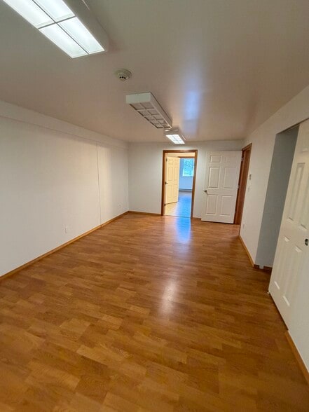More Photos Of 22407 Foss Rd NE, Poulsbo Warehouse For Lease