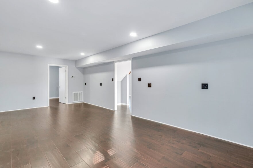 More Photos Of 4809 Augusta Rd, Savannah Storefront Retail Office For Sale