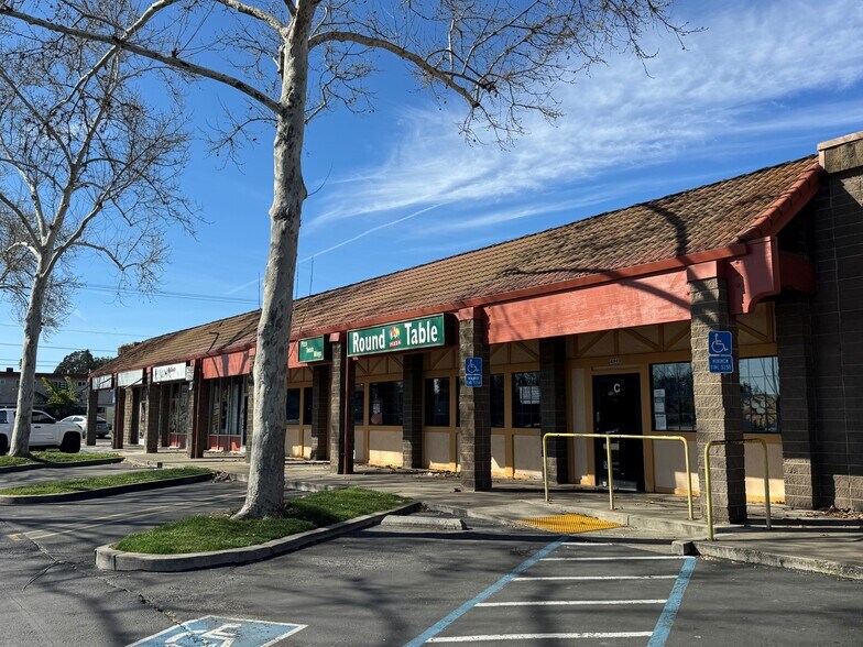 More Photos Of 4949-4955 Marconi Ave, Carmichael General Retail For Sale