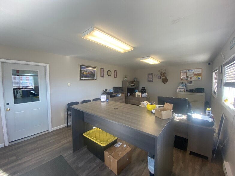 More Photos Of 4420 Airport Rd, Riverton Warehouse For Sale