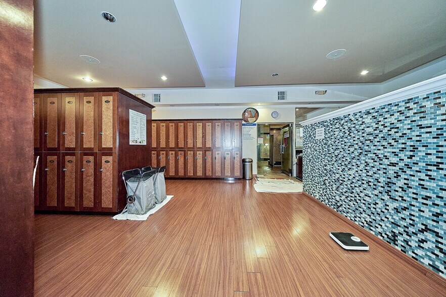 More Photos Of 10211 Balboa Blvd, Northridge Health Club For Sale