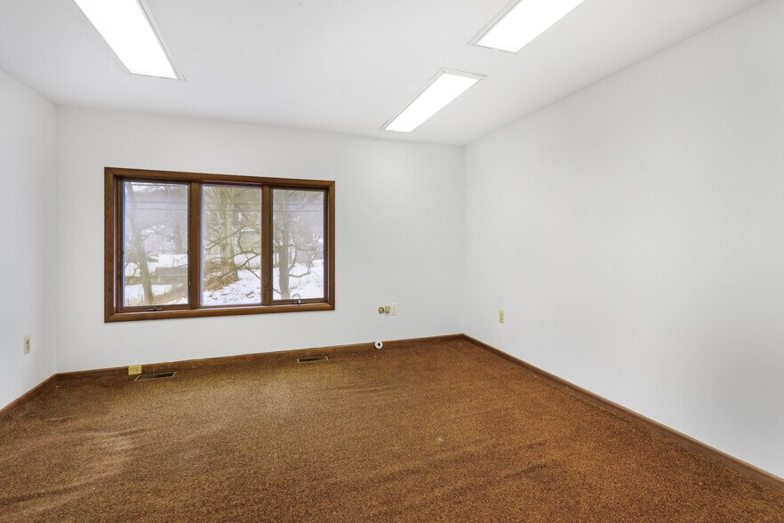 More Photos Of 328 Green Pond Rd, Hibernia Office Residential For Lease