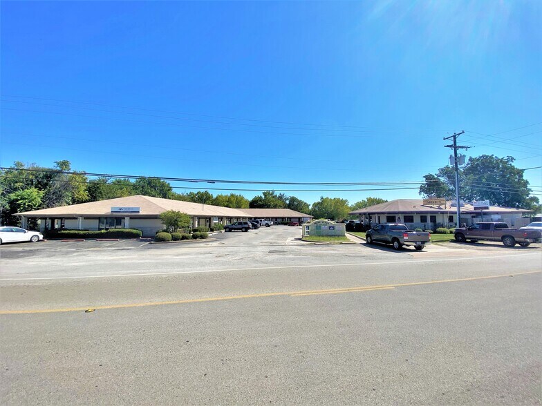 More Photos Of 328 W Main St, Azle Office For Lease