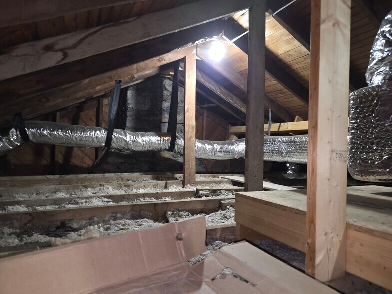 More Photos Of 328 Buckmarsh St, Berryville Flex For Sale