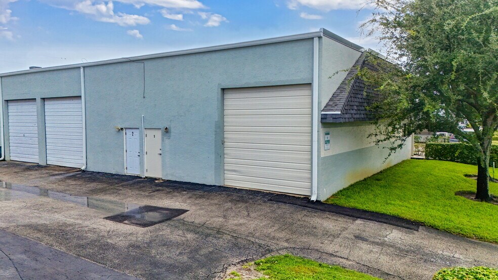 More Photos Of 1334 S Killian Dr, Lake Park Warehouse For Sale
