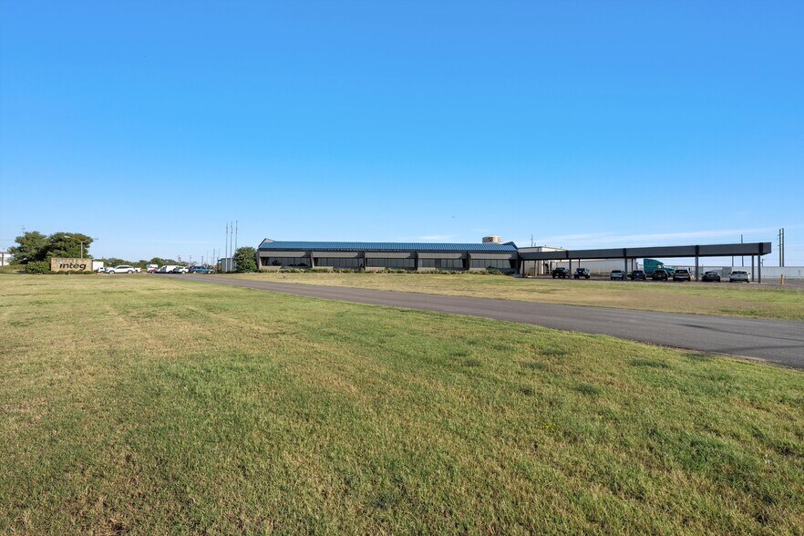 More Photos Of 700 W Loop 340, Waco Office For Lease