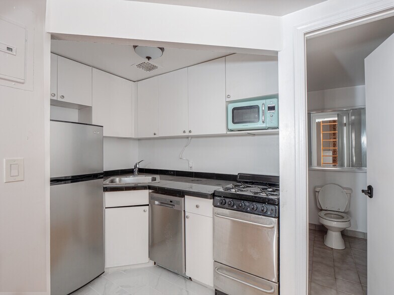 More Photos Of 54 W 71st St, New York Apartments For Sale