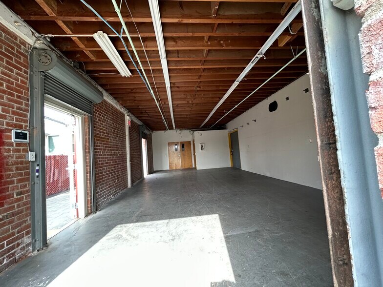 More Photos Of 22427 Meekland Ave, Hayward Self Storage For Lease