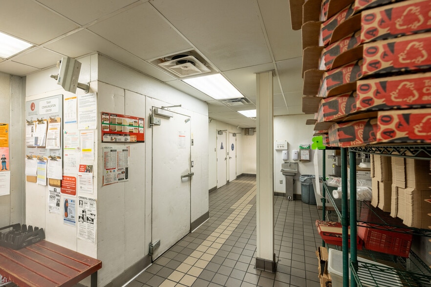 More Photos Of 12203 Hawthorne Blvd, Hawthorne Storefront For Sale