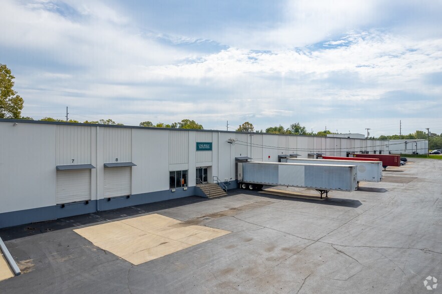 More Photos Of 1602-1634 J P Hennessy Dr, La Vergne Distribution For Lease