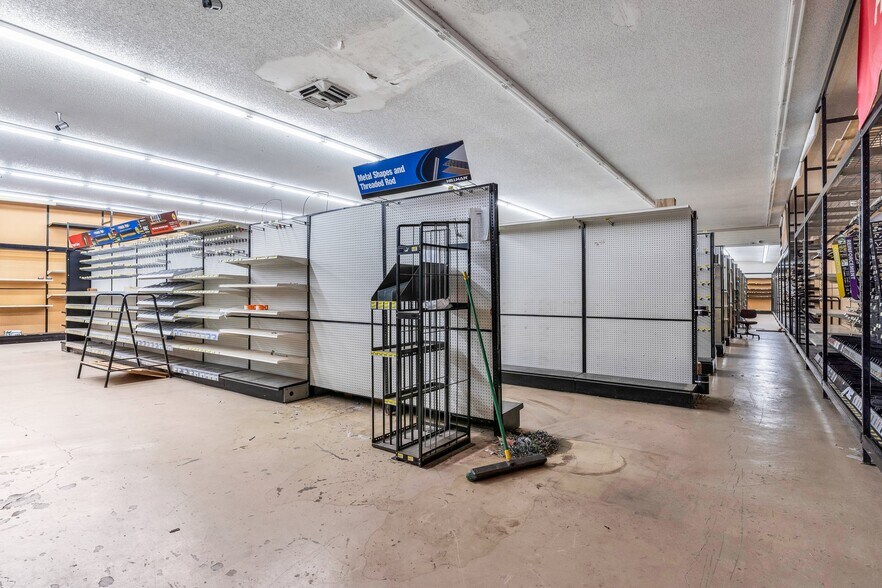 More Photos Of 1630 E Main St, Canon City General Retail For Sale