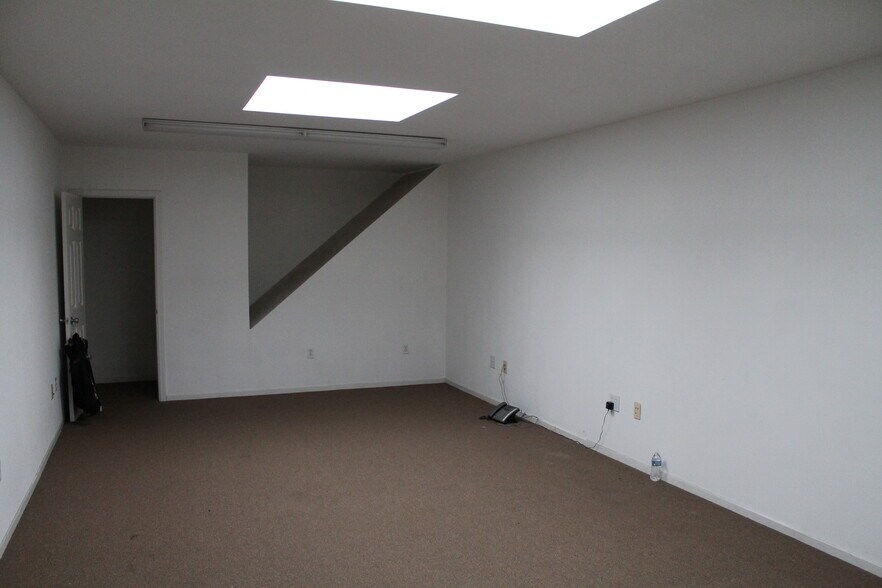 More Photos Of 661 N Pacific Ave, San Pedro Manufacturing For Sale