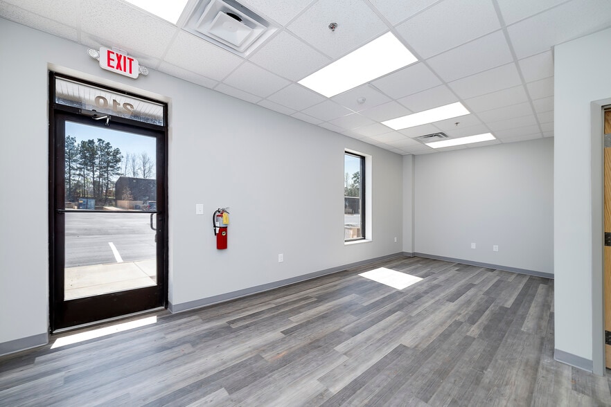 More Photos Of 200 Charles Ct, McDonough Warehouse For Lease