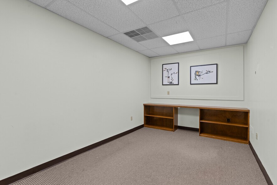 More Photos Of 1050 Main St, East Greenwich Office For Sale