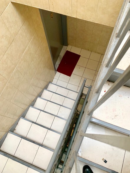 More Photos Of 10018 40th Rd, Corona Apartments For Sale