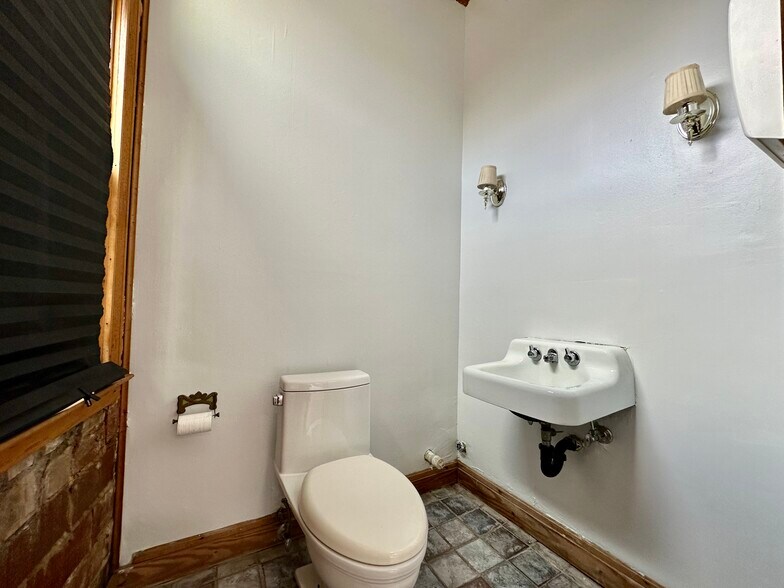 More Photos Of 1033 Monroe Dr, Atlanta Storefront Retail Office For Sale