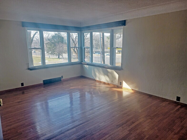 More Photos Of 8044 N Illinois St, Caseyville Office For Sale