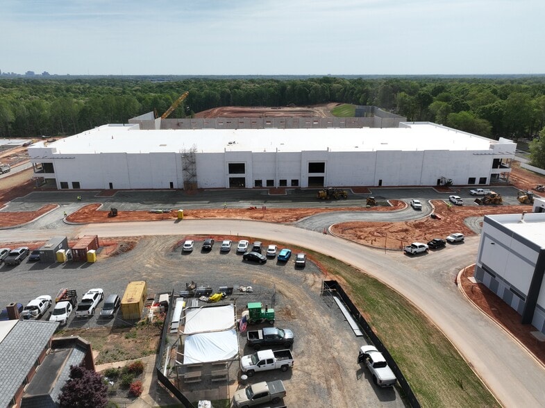 More Photos Of 7401 Steele Creek Rd, Charlotte Unknown For Lease