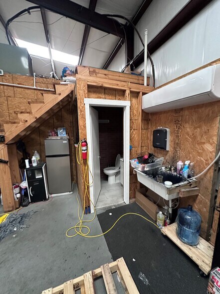 More Photos Of 5412 TX-317, Belton Specialty For Lease
