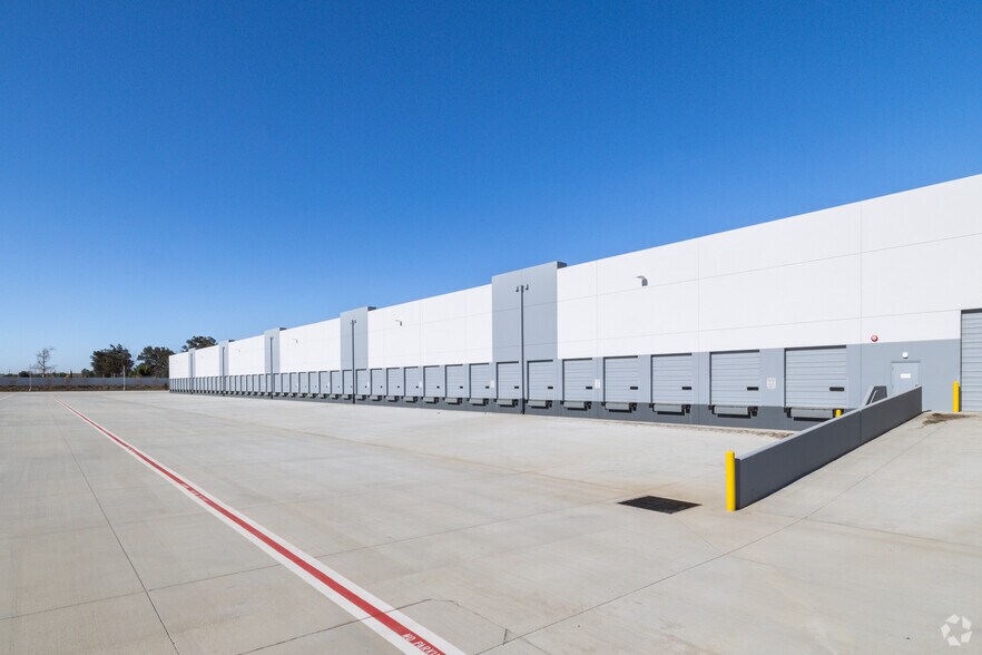 More Photos Of 19885 Harvill Ave, Perris Distribution For Lease