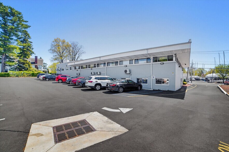 More Photos Of 444 E Boston Post Rd, Mamaroneck Medical For Lease