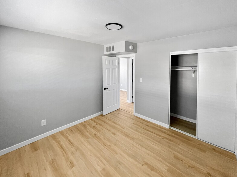 More Photos Of 1925 W Village Dr, Phoenix Multifamily For Sale