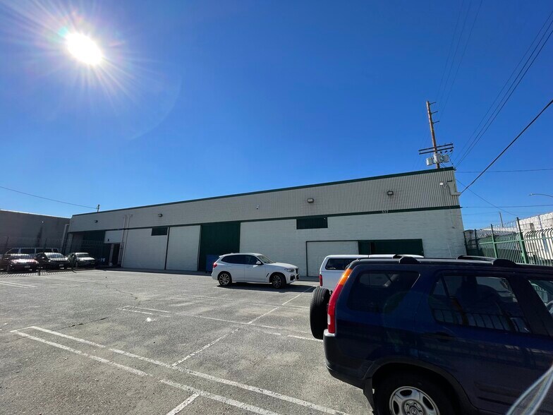 Primary Photo Of 337 S Anderson St, Los Angeles Manufacturing For Lease