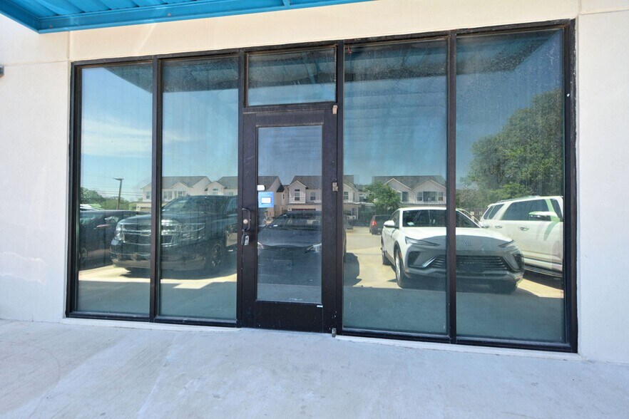 More Photos Of 1071 E TX-46 Hwy, New Braunfels Storefront Retail Office For Lease