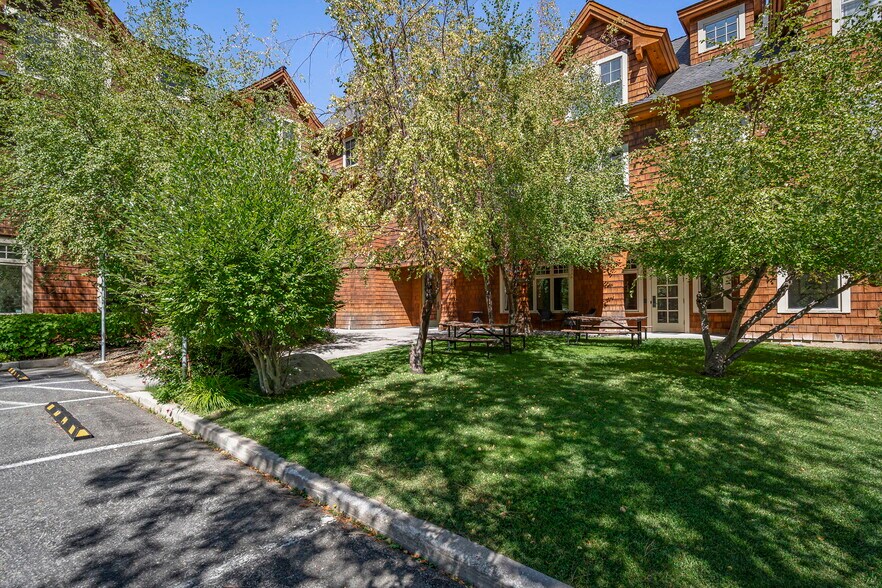 More Photos Of 936 Southwood Blvd, Incline Village Loft Creative Space For Lease