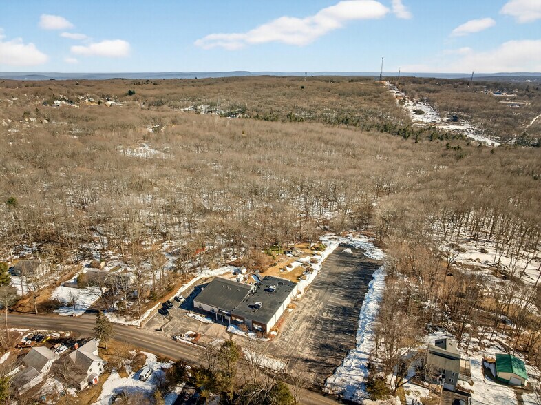 More Photos Of 1146 Spindle Hill Rd, Wolcott Freestanding For Sale