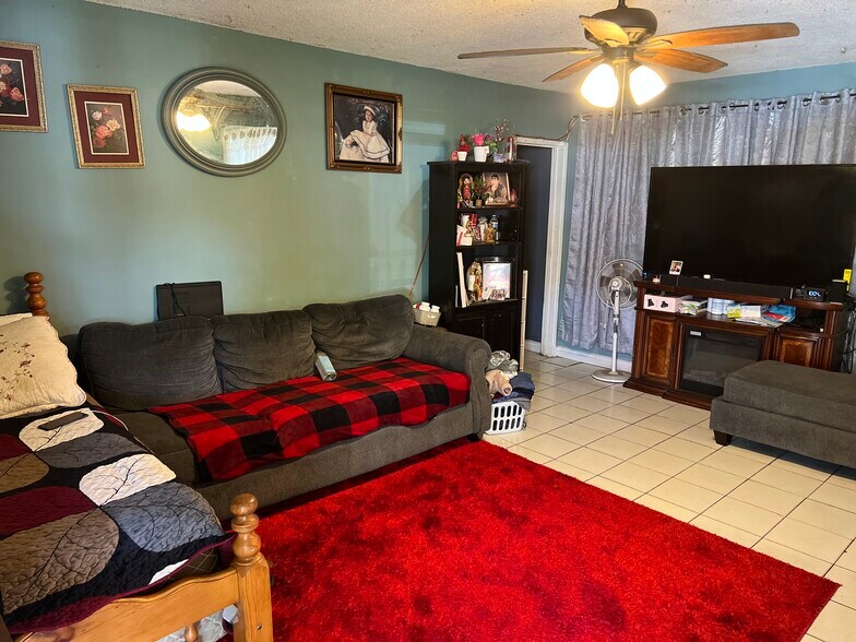 More Photos Of 310 E Wakefield Ave, Anaheim Apartments For Sale