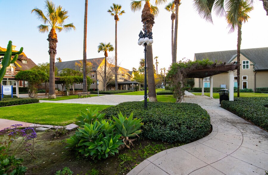 More Photos Of 2100 Bonsallo Ave, Los Angeles Apartments For Sale