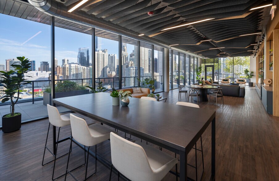 More Photos Of 448 N LaSalle Dr, Chicago Office For Lease